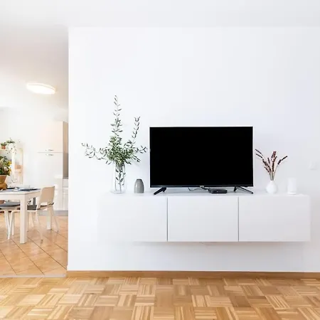 Cozy Iskra By Belmont Realty * زادار