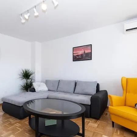 Cozy Iskra By Belmont Realty زادار