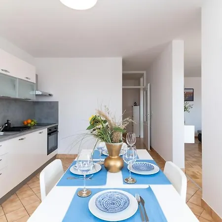 Cozy Iskra By Belmont Realty زادار