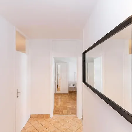 Cozy Iskra By Belmont Realty شقة