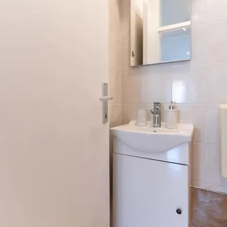 شقة Cozy Iskra By Belmont Realty زادار